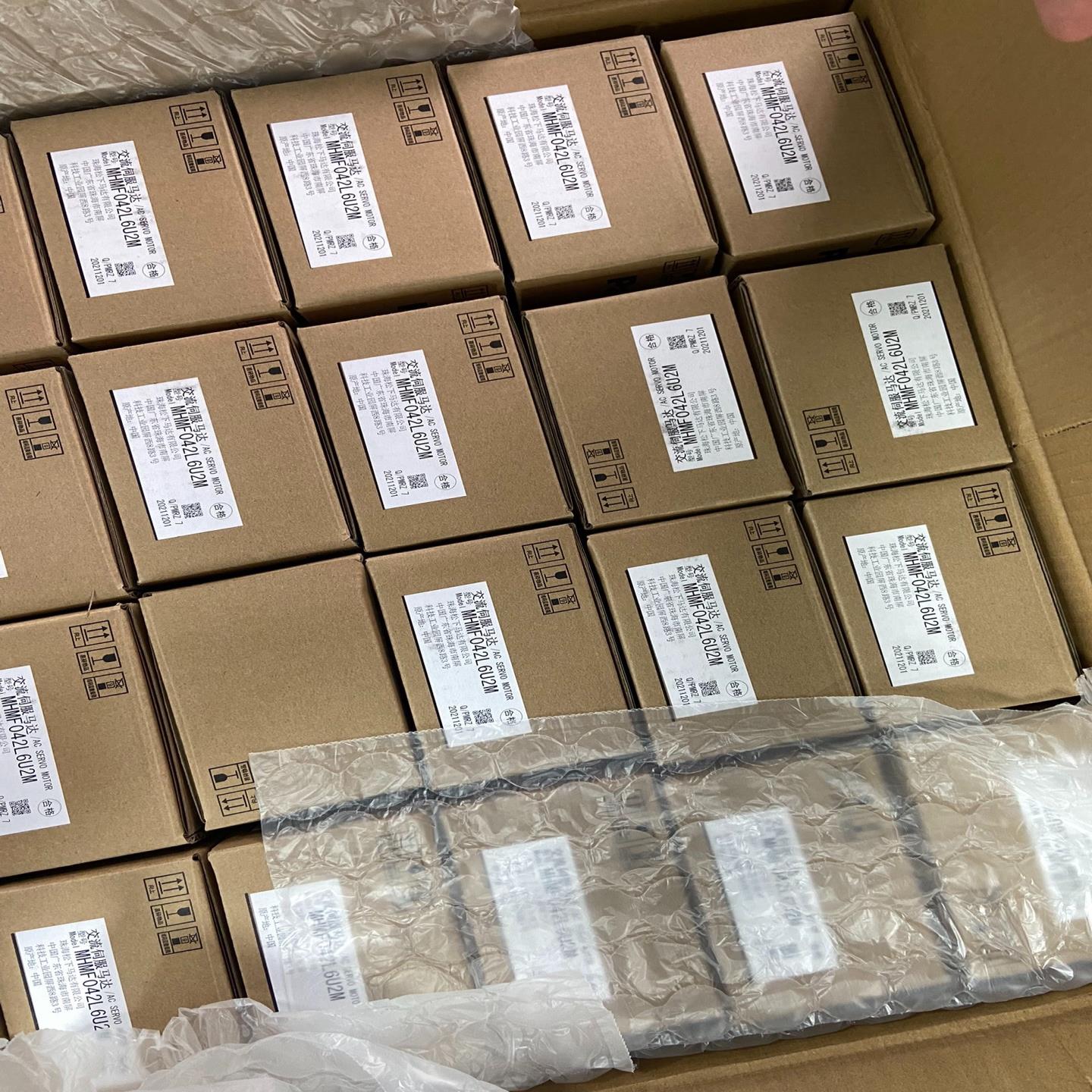 全新A6电机 MHMF042L6M 余货