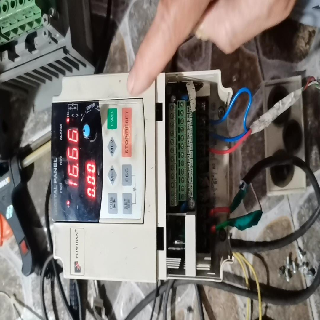 [德峰]2.2kw380v普传PI8100A变频器，功能包好外壳完整