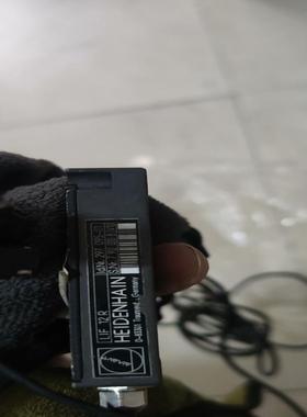 出两条海德汉光纤尺，型号D-83301，另外一条LIDA