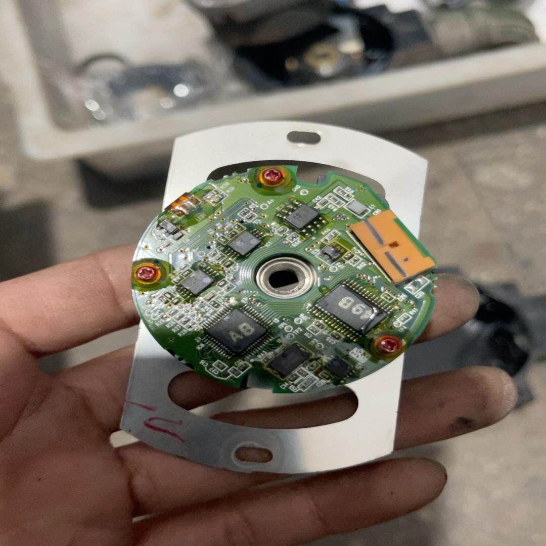 【汇生】安川编码器utsih-b17ck、拆机包好成色漂亮。【议