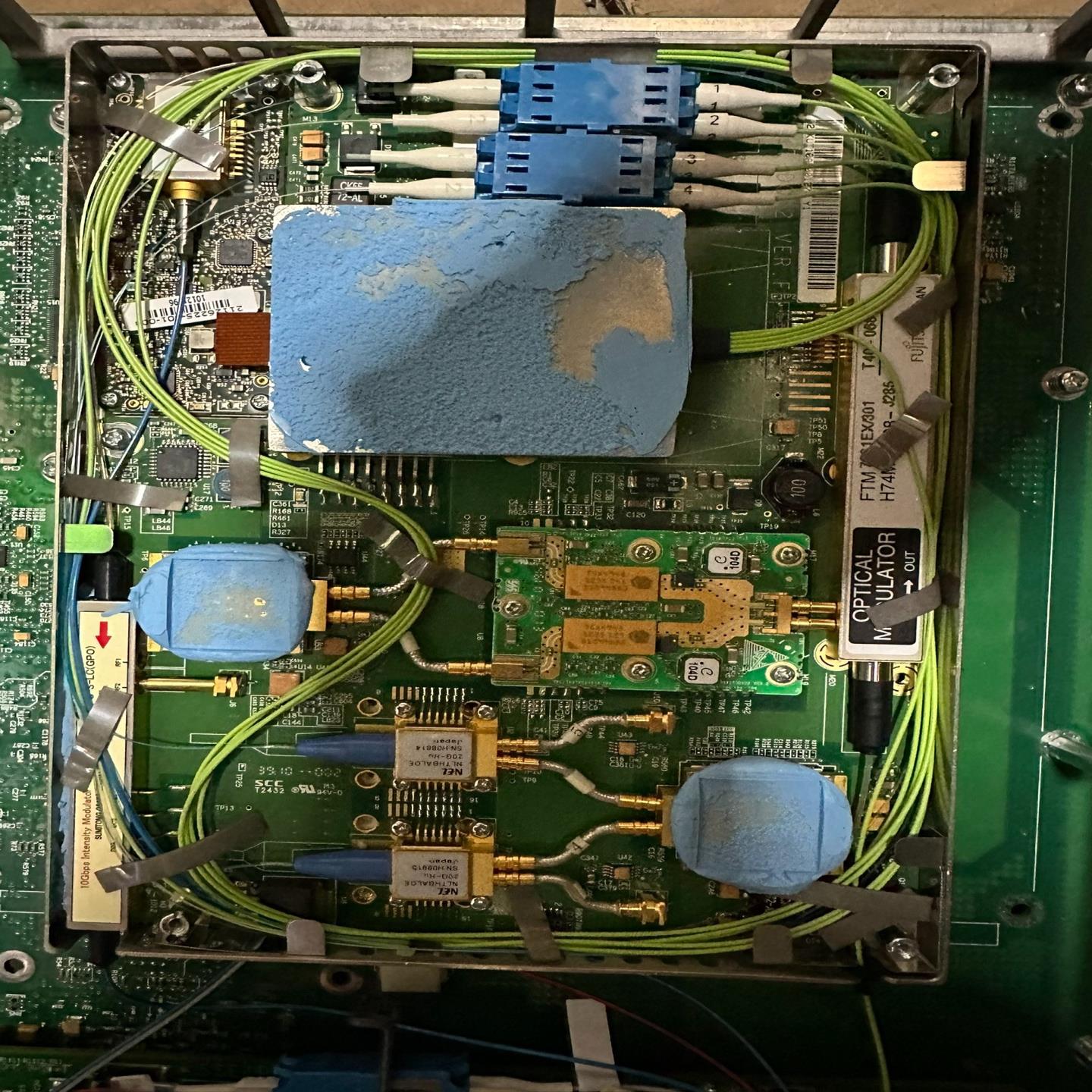 1550可调激光器，调制器型号FTM7961EX/301