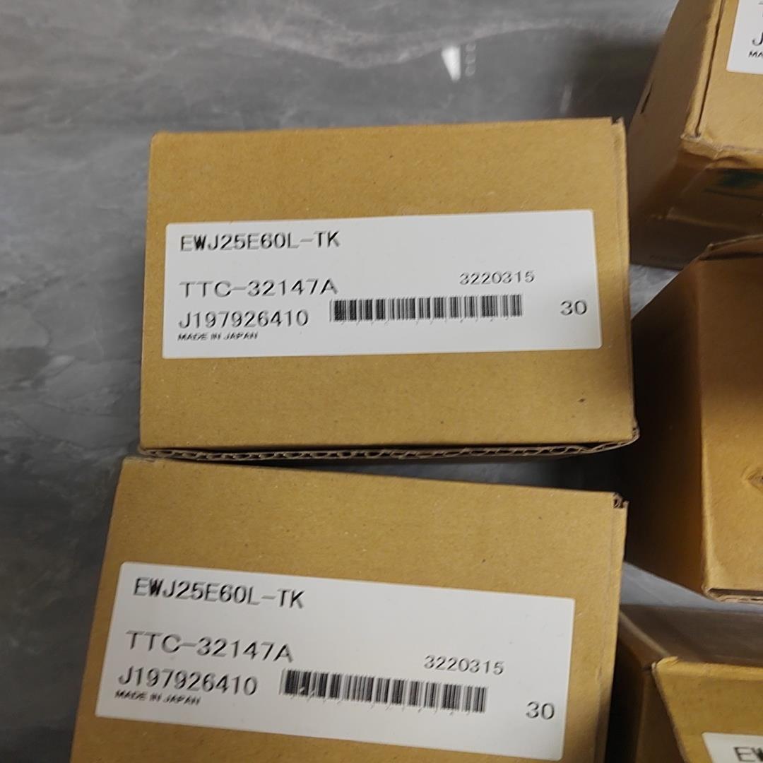 TSUBAKIMOTO椿本减速机EWJ25E60L-TK，剩