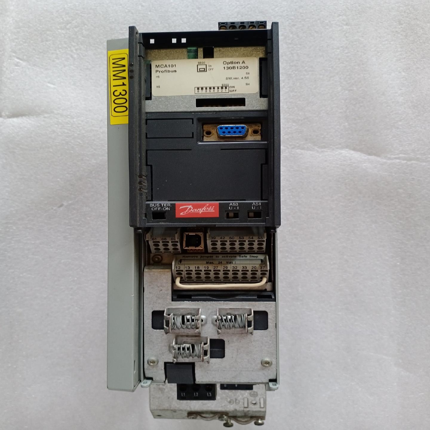 {雅致机械商行}丹佛斯FC-302P2K2T5E20H1变频器实物照功能
