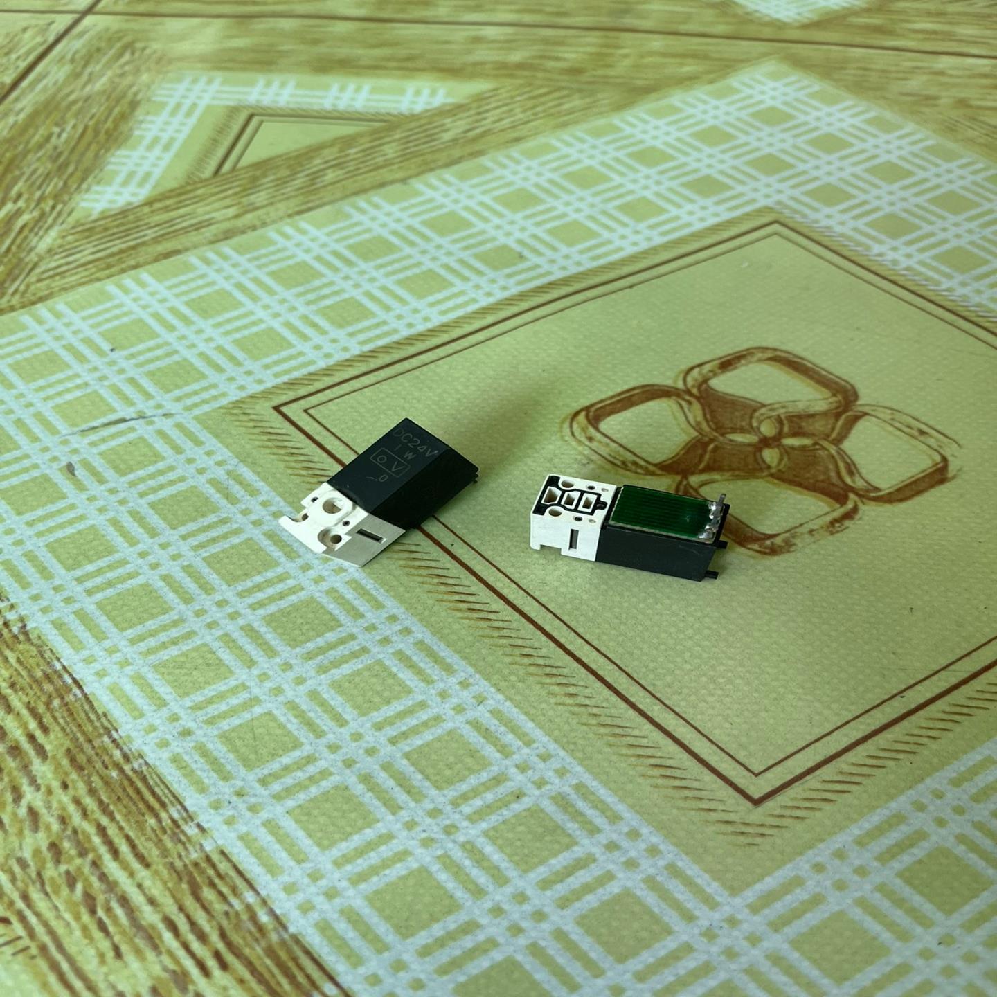 清仓处理！！电磁阀     10-VQ111-