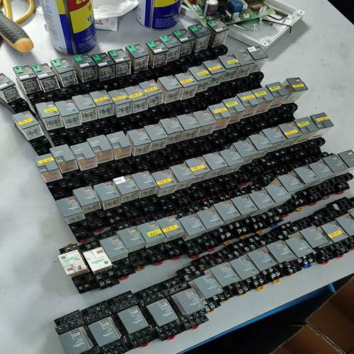 继电器RXM4LB2BD底座RXZE1M4C，5套，