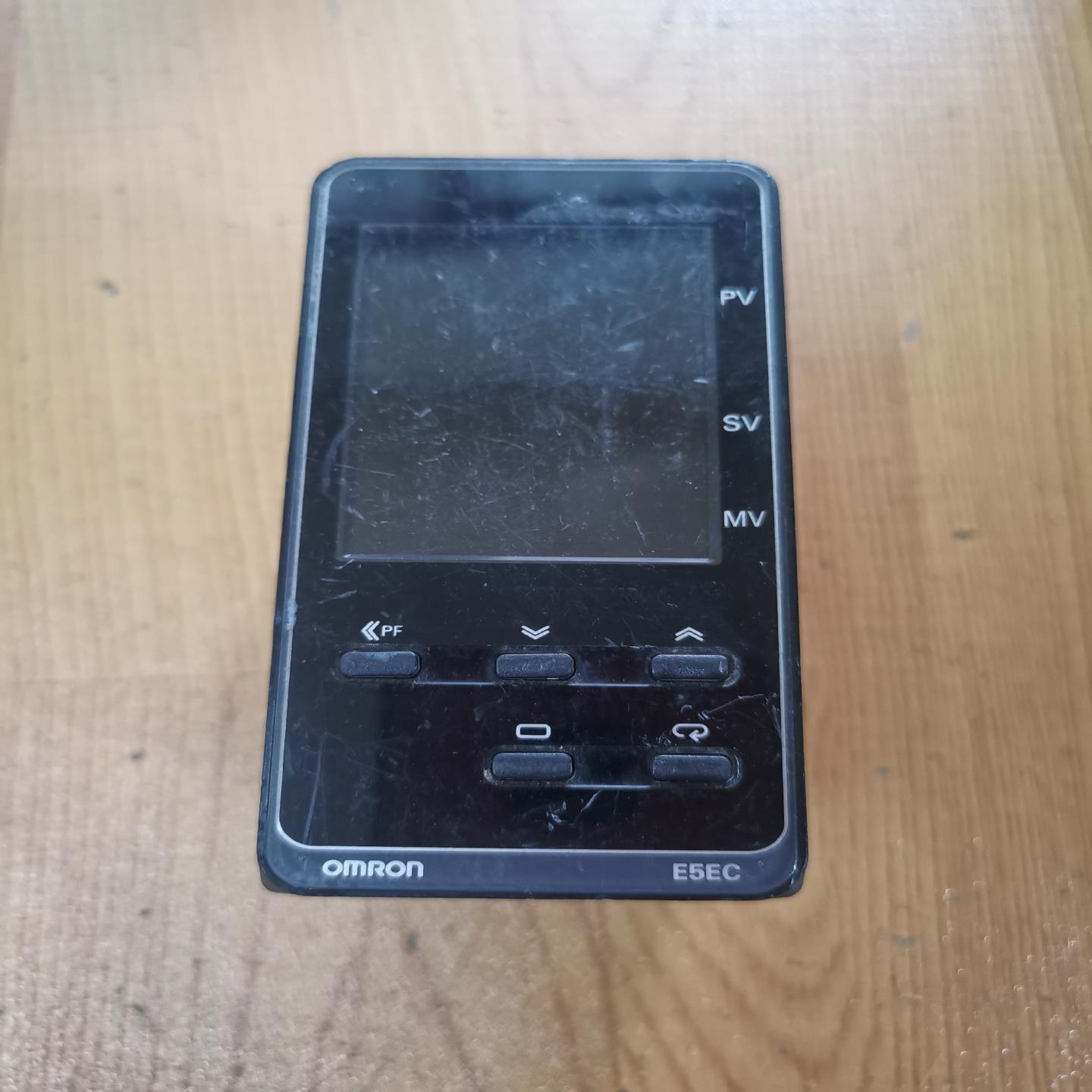 正品温控器 E5EC-RR2ASM-800 ，现货