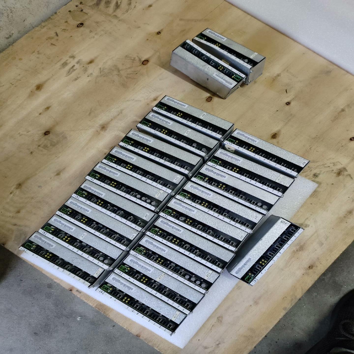 光纤模块YPC111A，共21只，19只完好，2只外壳