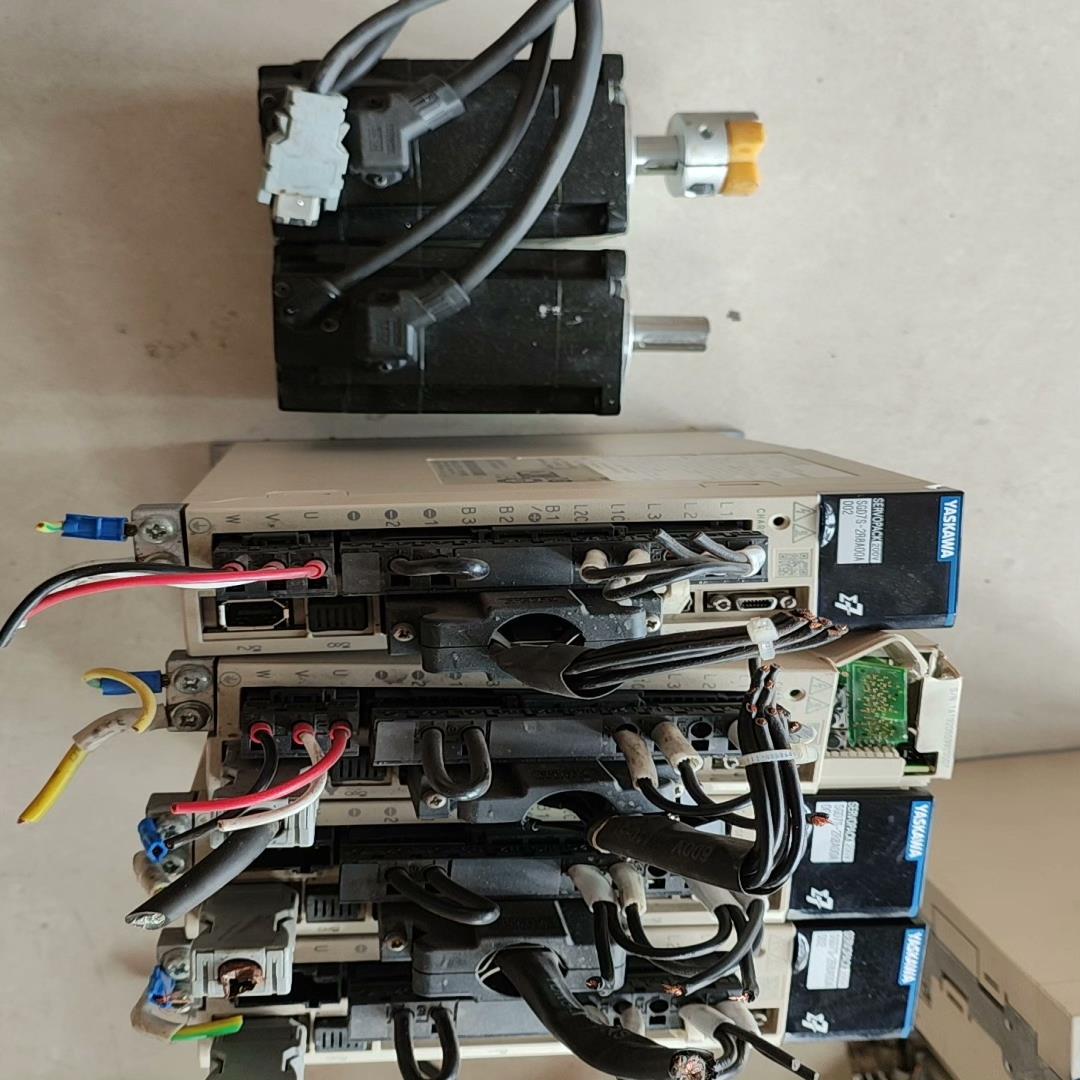 安川伺服四套，SGD7S-2R8A00A002,SGM7