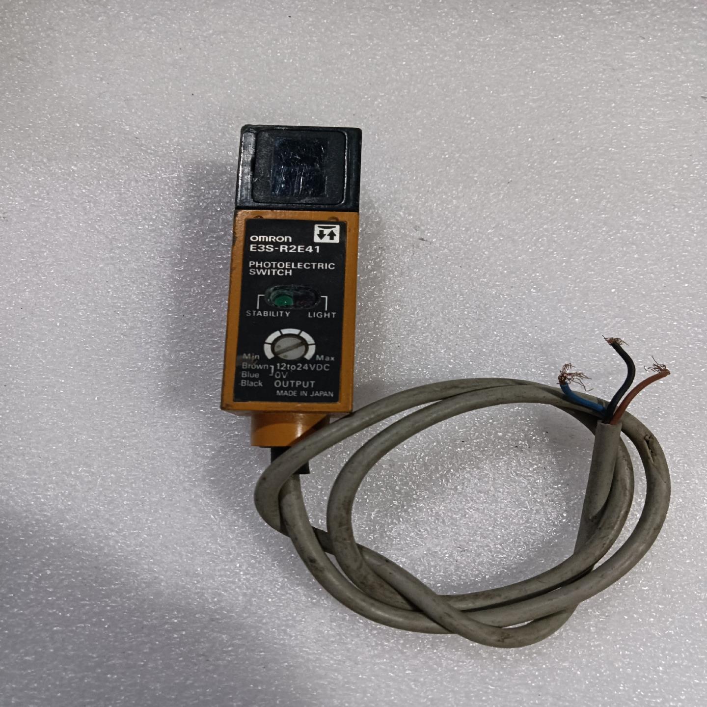 光电开关  E3S-R2E41    成色如图