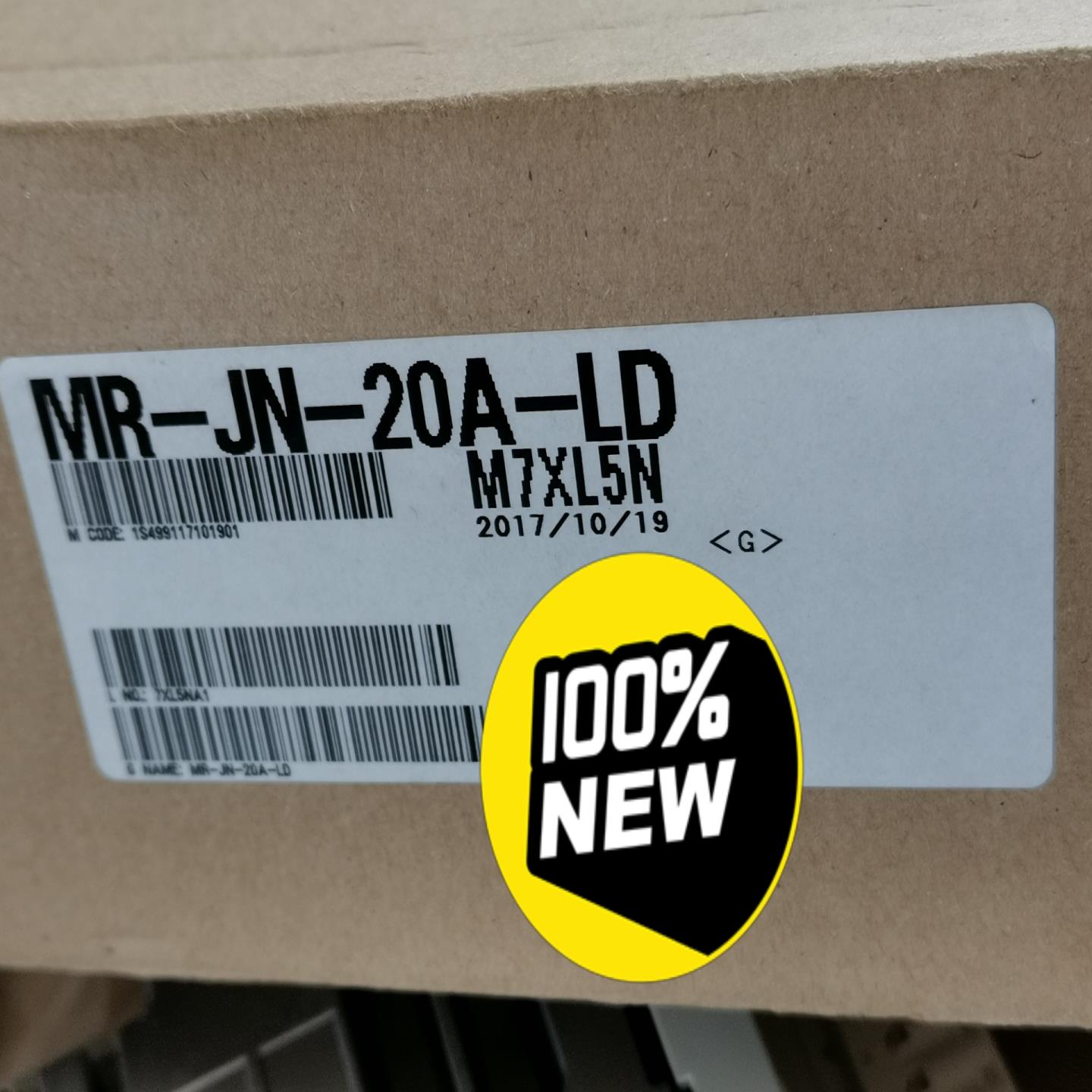 伺服驱动器LECSA2-S3   图片实拍！