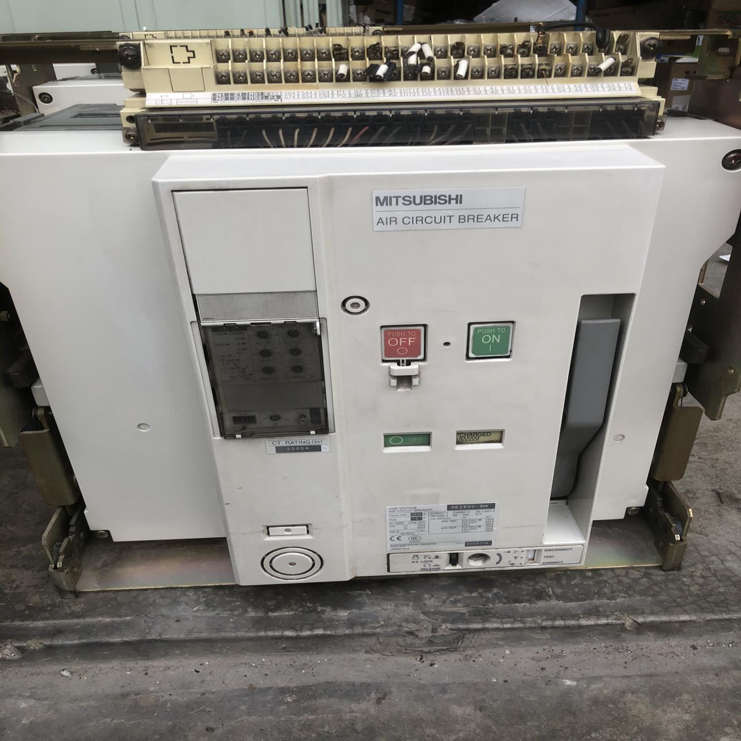 三菱AE2500-SW 框架断路器。