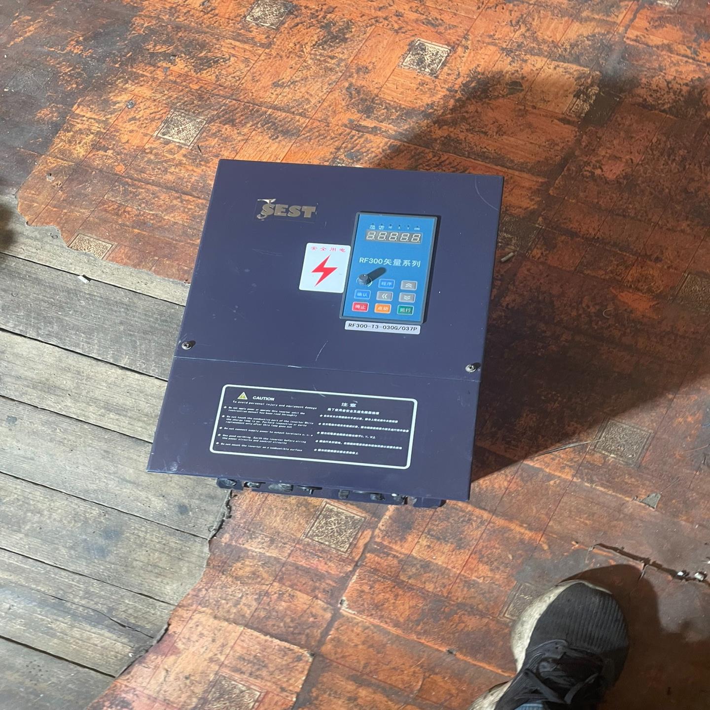 （设备配件）SEST意斯特变频器30千瓦、矢量系列、拆机下来