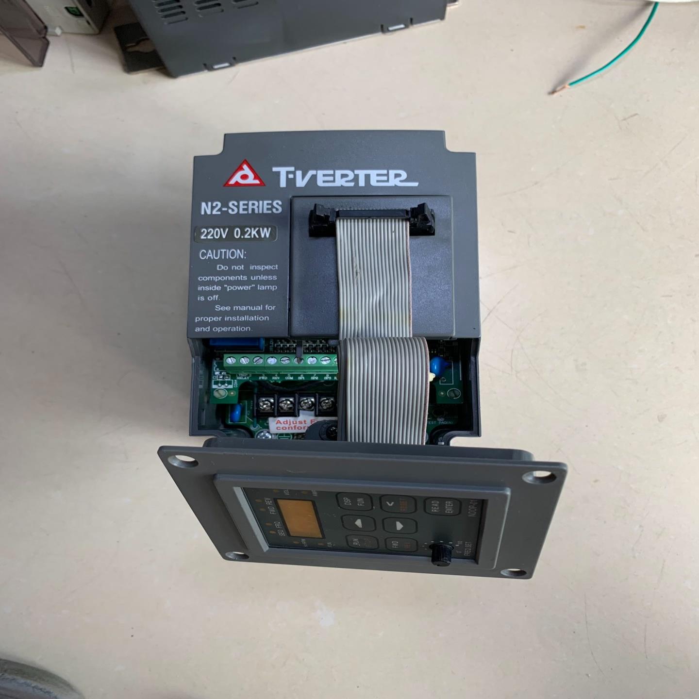 九成新原装台安变频器N2-2P5-H