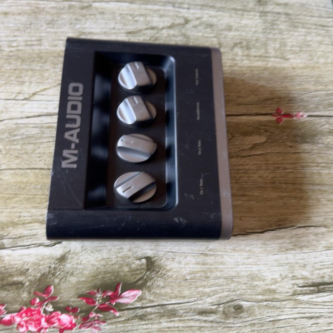 [德峰]M一AUDIO。USB专业声卡。型号MObiIePre，成色