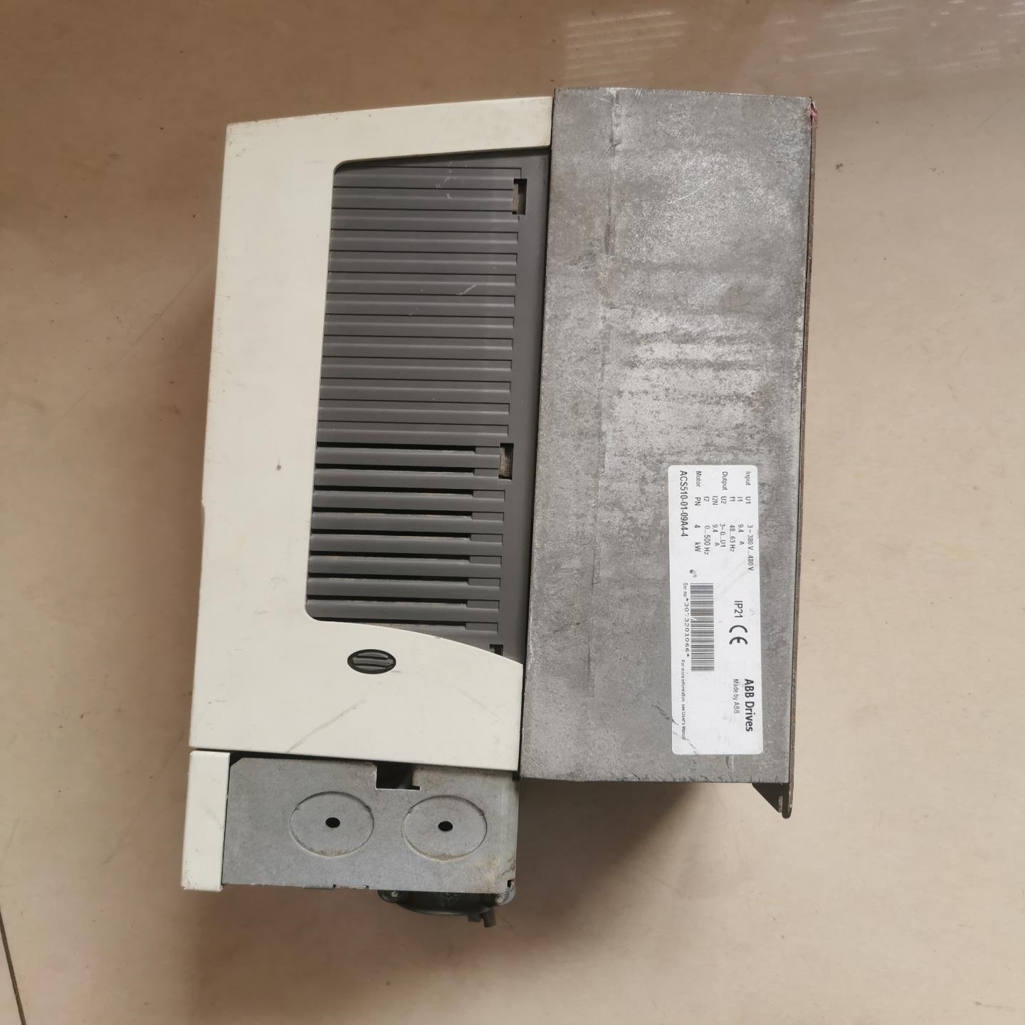 ABB变频器ACS510-01-09A4-4 三相4KW(崽崽配件）