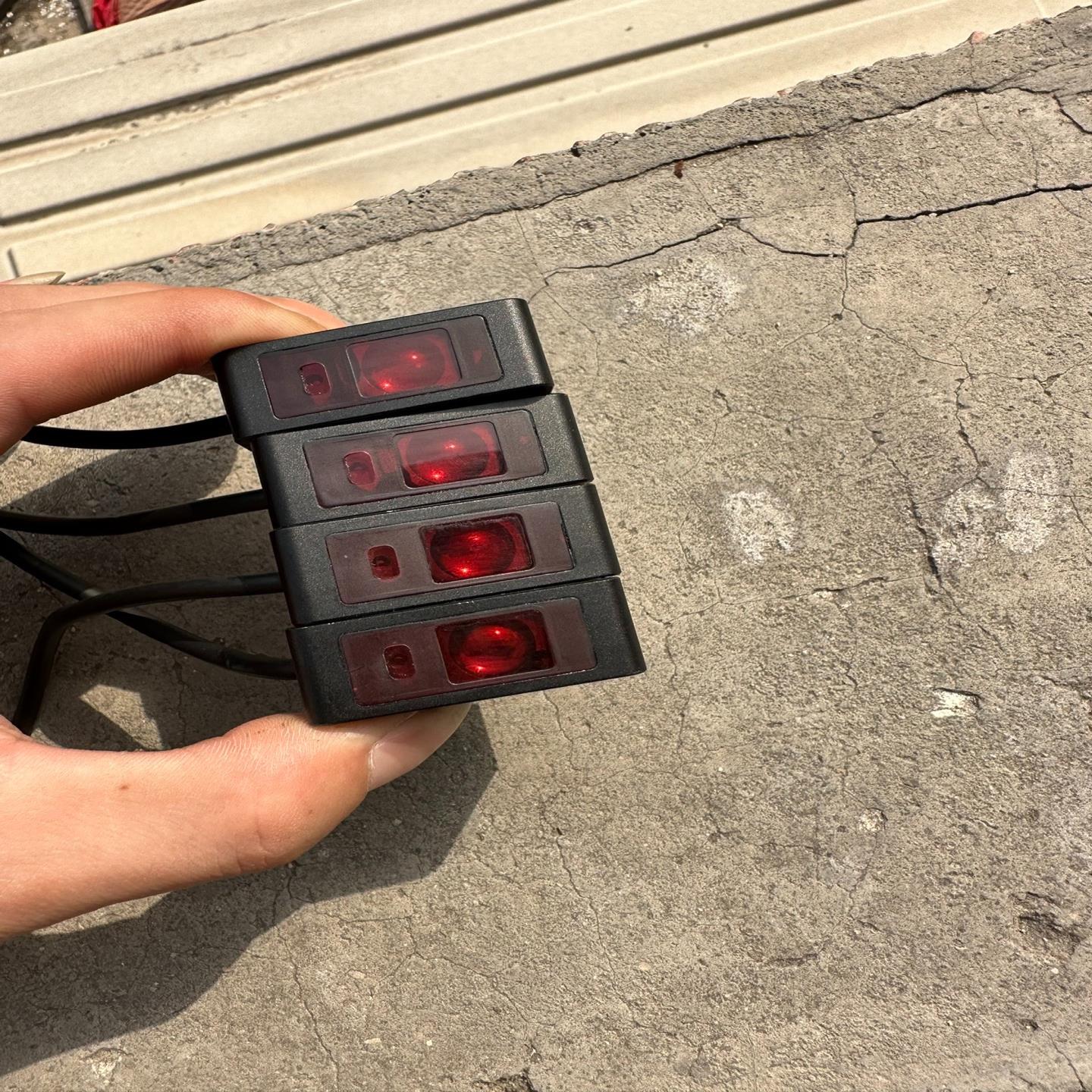 深浦光电型号LA-ZB010N   拆机件4个  成色9成新~议价