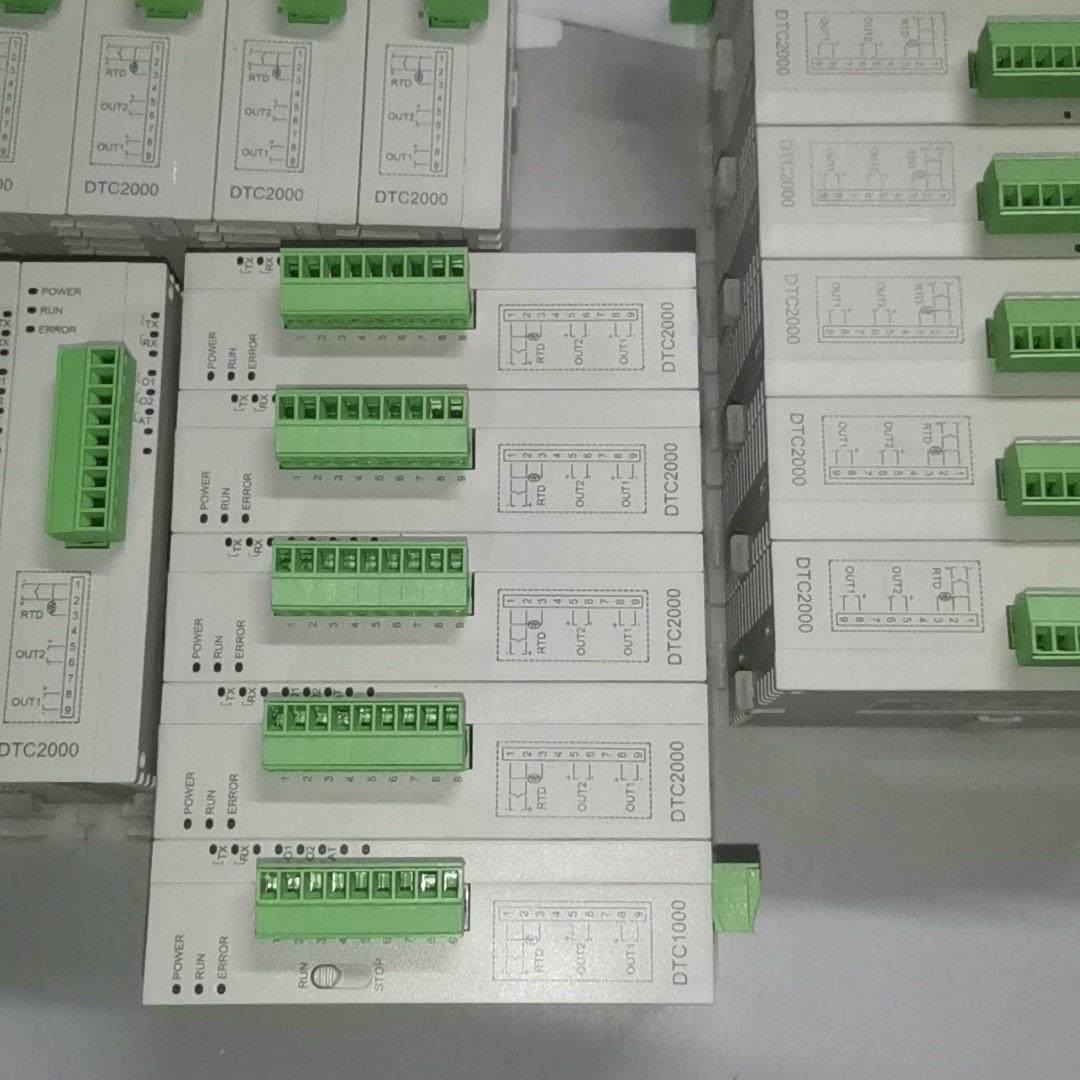 台达温度控制器DTC2000V， 基本上全新。功能正常。需要
