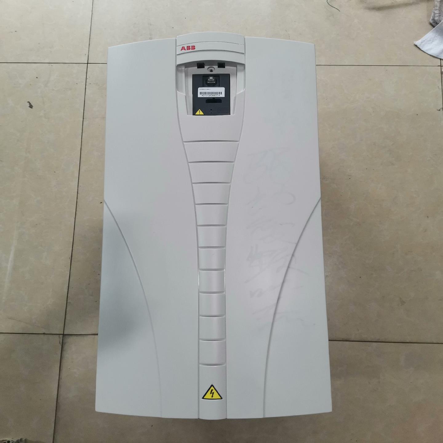 变频器ACS550-01-246A-4,132/1