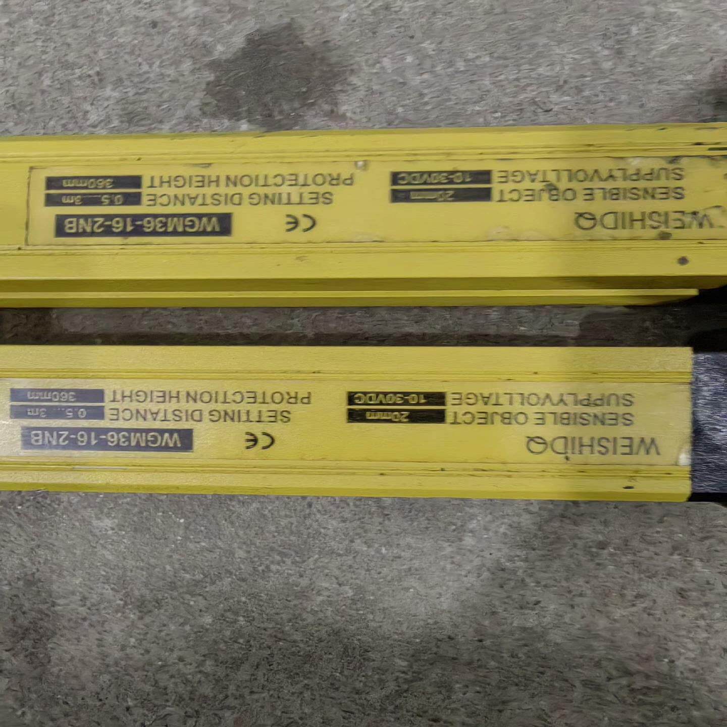 [德峰]现拆机的安全光栓一对，型号是WGM一16一2NB，成色八