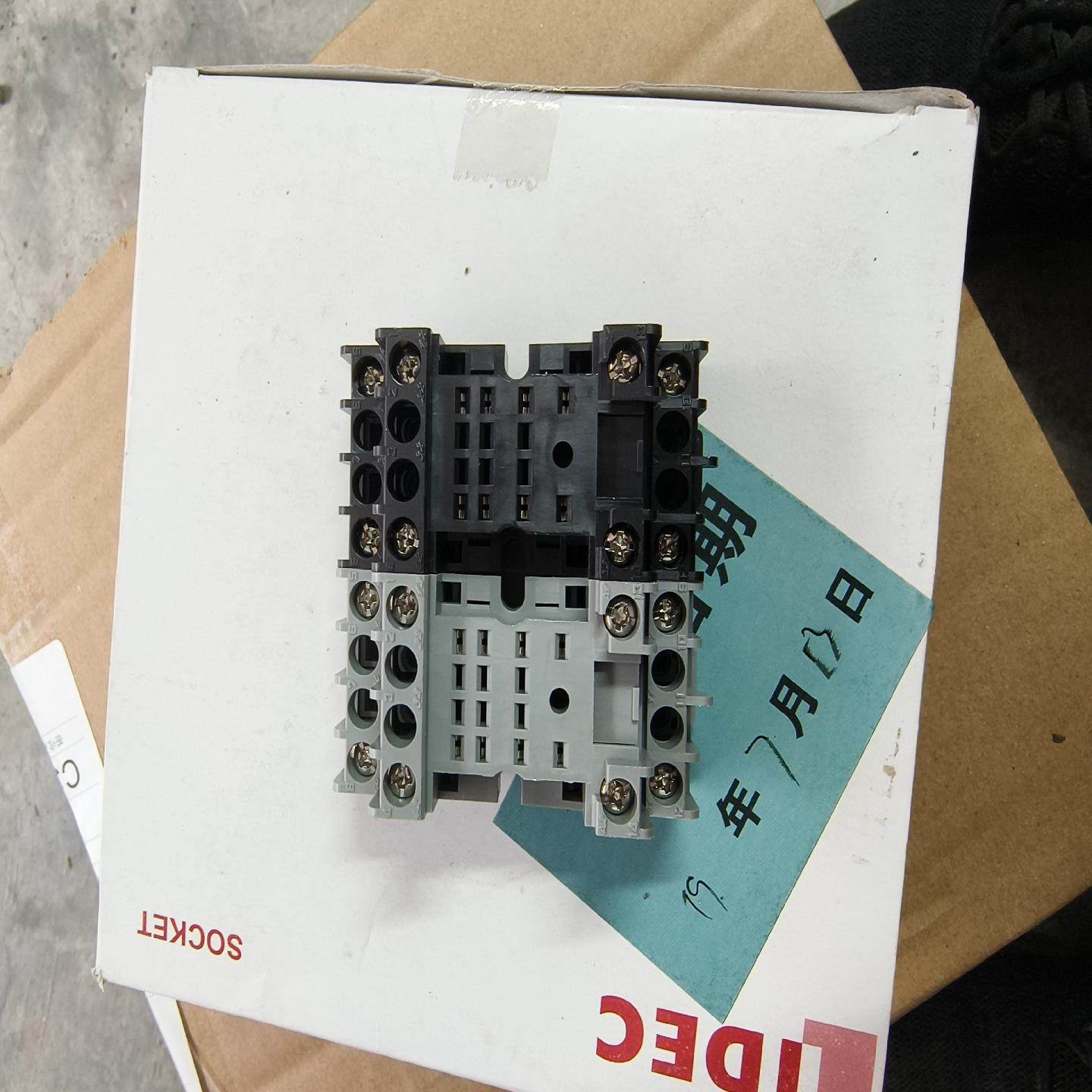 和泉IDEC继电器底座