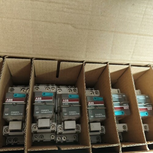 ABB继电器CR-M024DC3L,带底座， ~议价