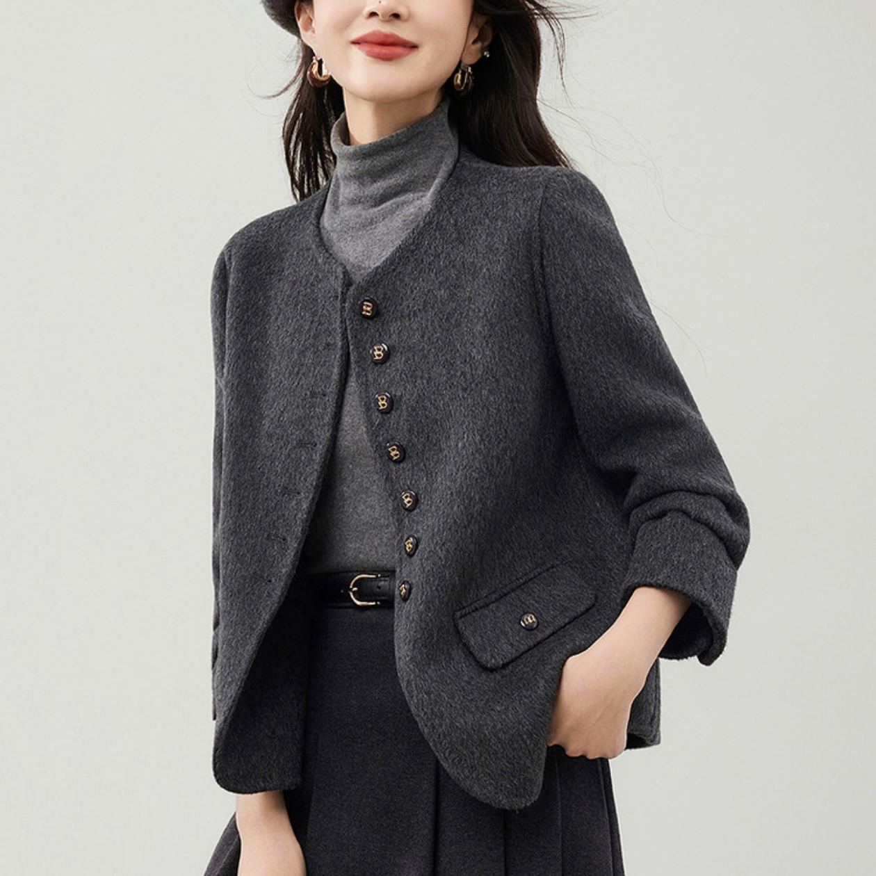 2025年秋冬高级感短款百搭外套小香风女正肩金属扣呢子大衣