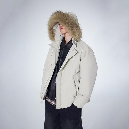 落肩宽松版型；白鸭绒/灰鸭绒内里填充