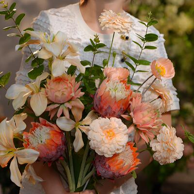 （霞光）橙色帝王花为主花 主色为橙黄色晚霞颜色 绢布材质彷真花