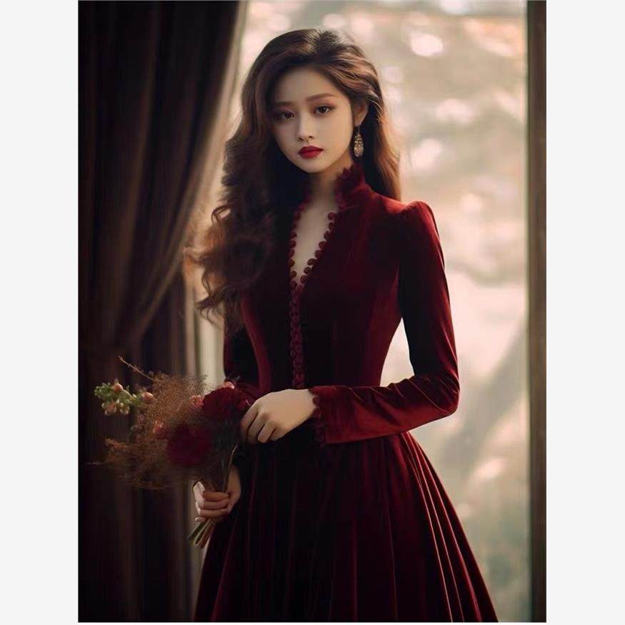 法式高端酒红色丝绒连衣裙女冬季独特超好看宴会敬酒礼服气质长裙