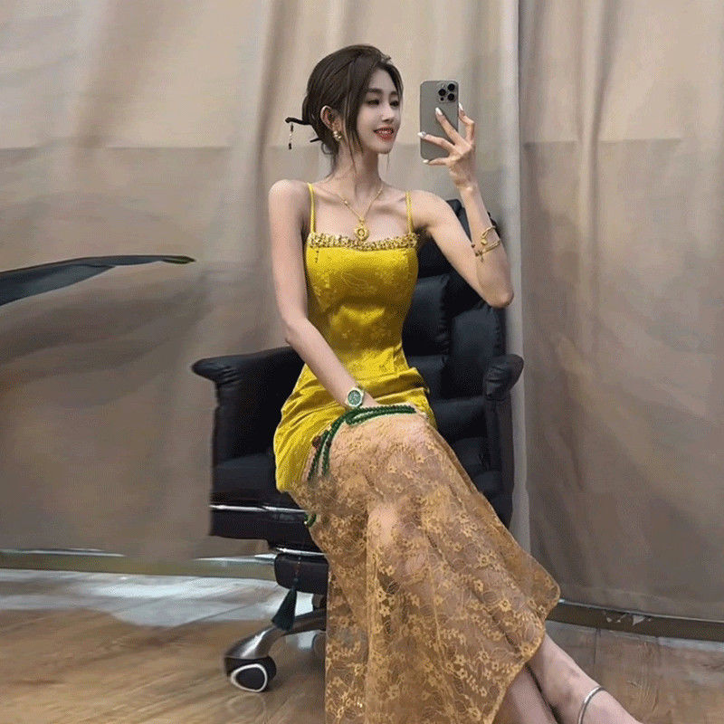 性感辣妹黄色蕾丝拼接连