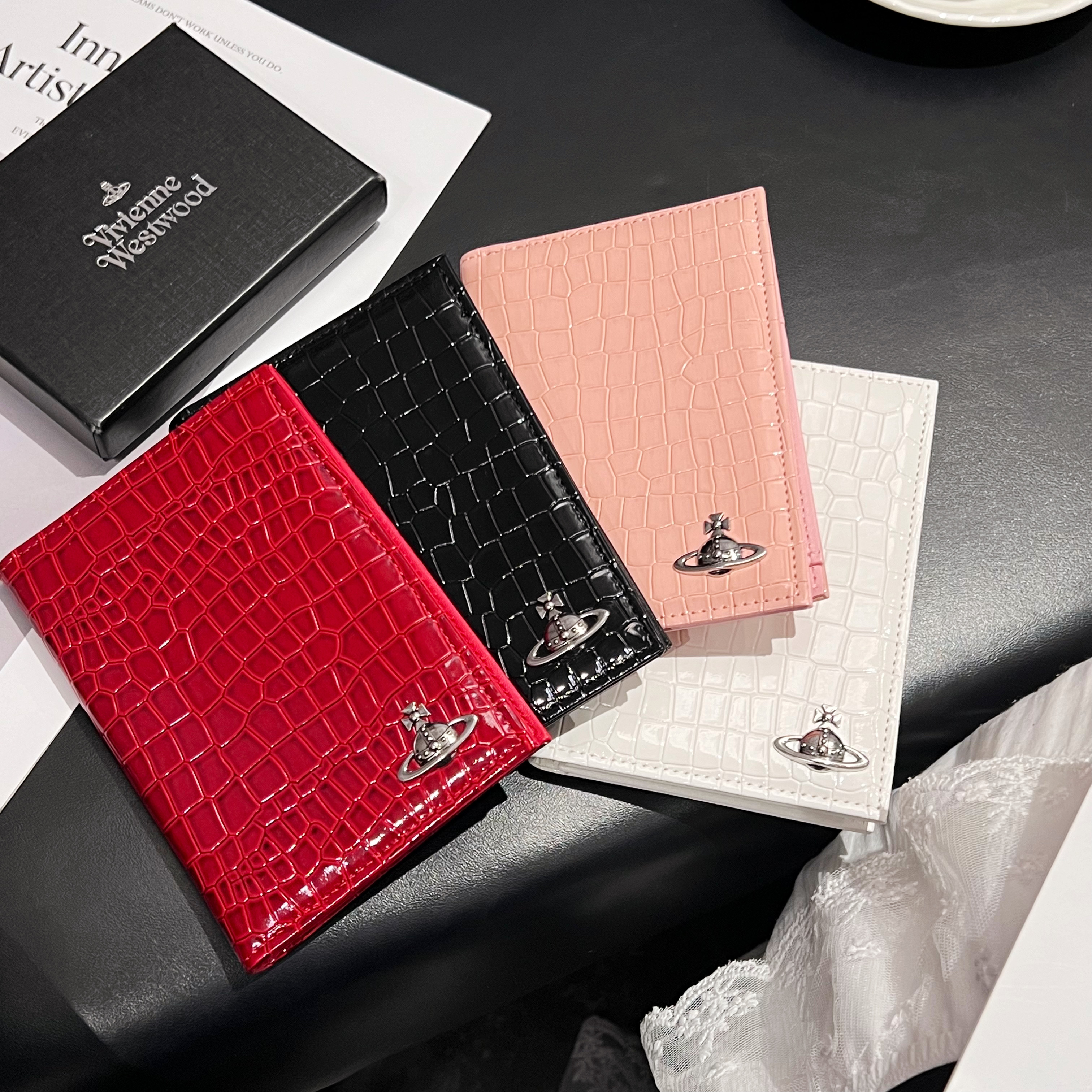 新款鳄鱼纹土星护照保护套机票女证件皮革卡套收纳卡包卡片夹多卡位零