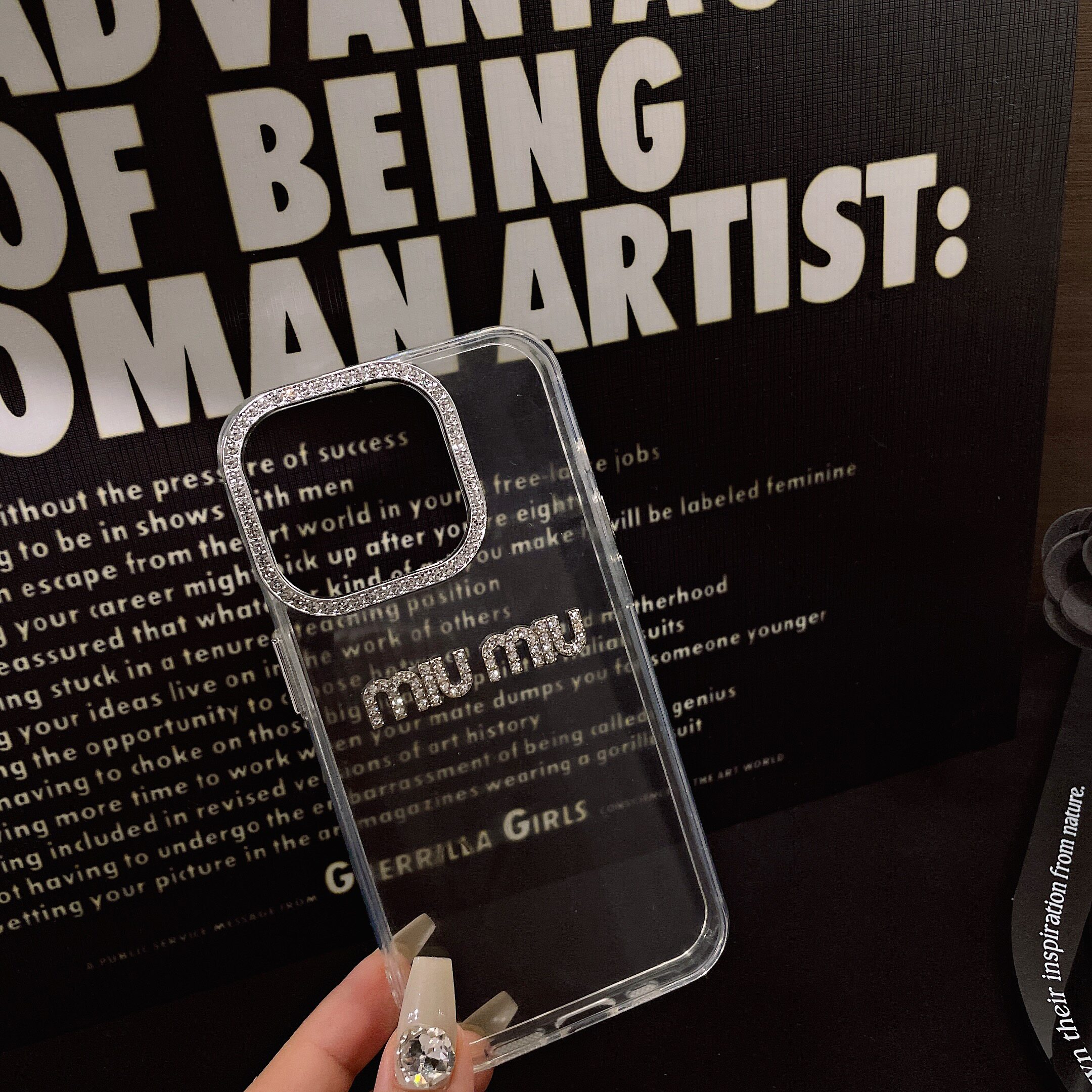 新款潮大牌简约miumiu闪钻适用苹果16promax手机壳iP