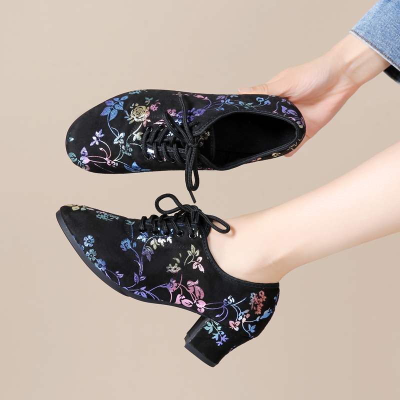 新款广场舞蹈鞋女跳中跟