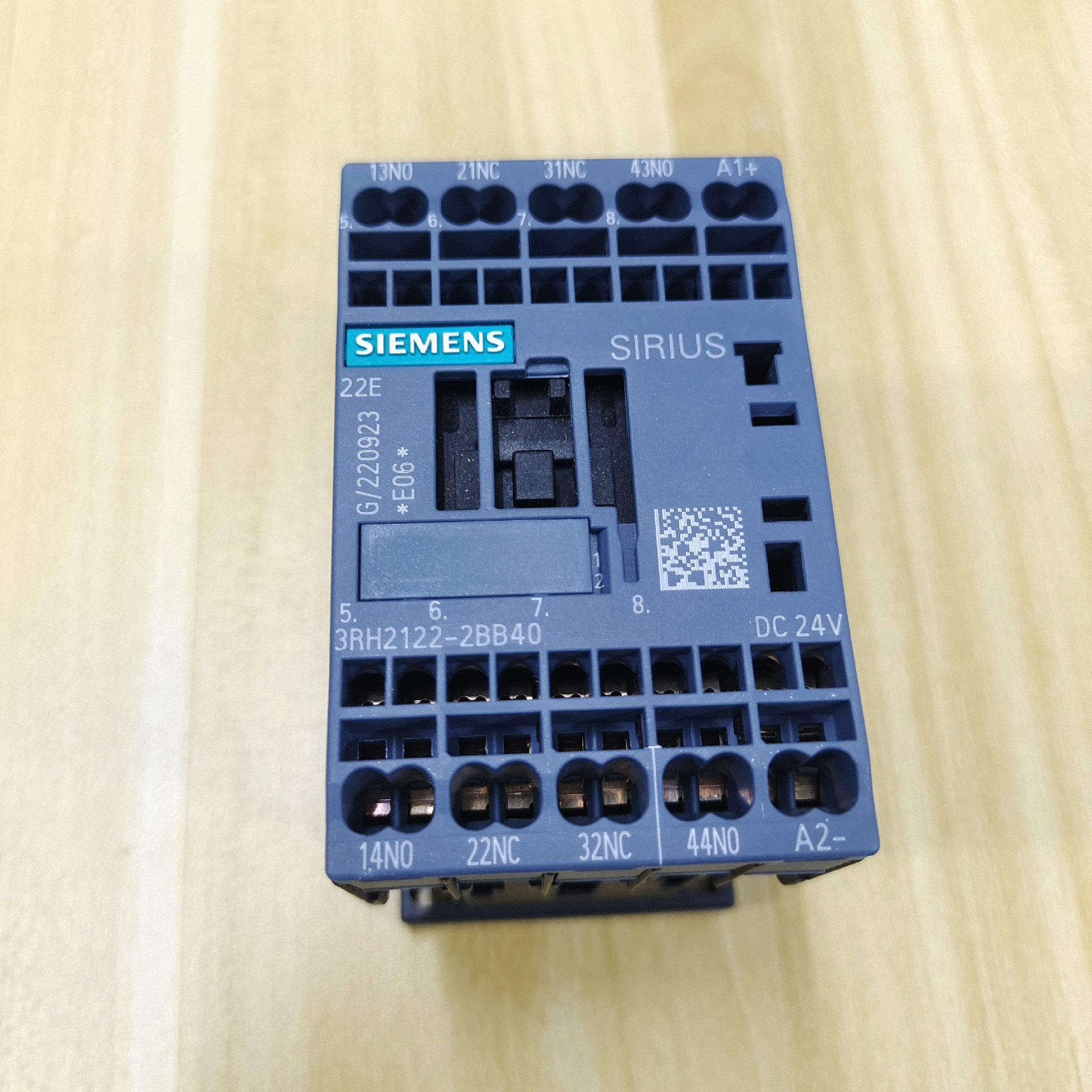 西门子3RH2122-2BB40接触器式继电器全新原装进口，议价