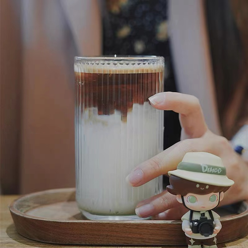 复古竖条纹玻璃杯冰美式