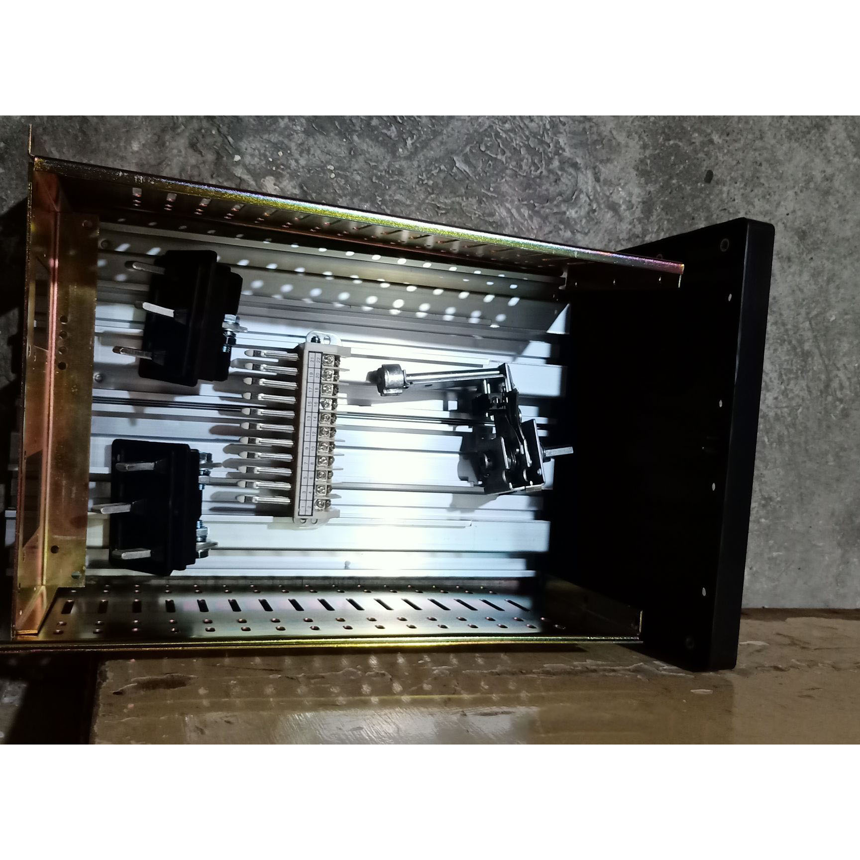 低压抽出式成套开关柜单