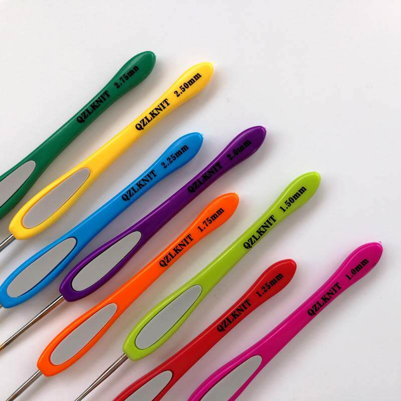 뜨개질 도구 스웨터 바늘 다채로운 플라스틱 손잡이 가죽 알루미늄 크로셰 뜨개질 후크 두께 17개 세트 전체