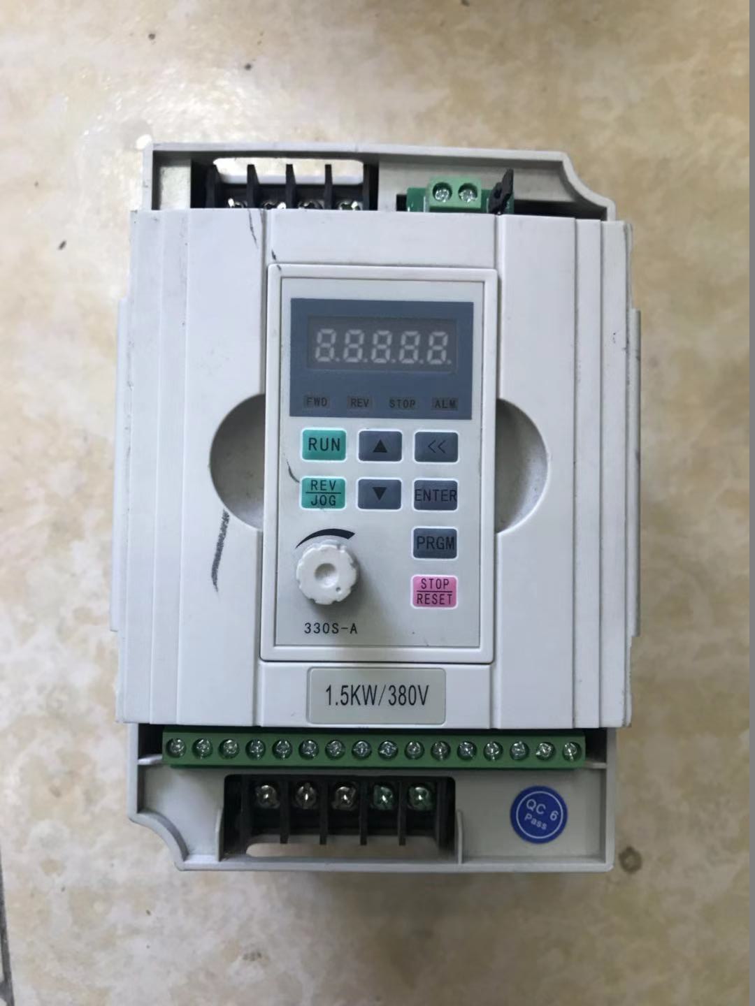 议价直拍不发：变频器ZCE330S 1.5KW 380V Z0015G3