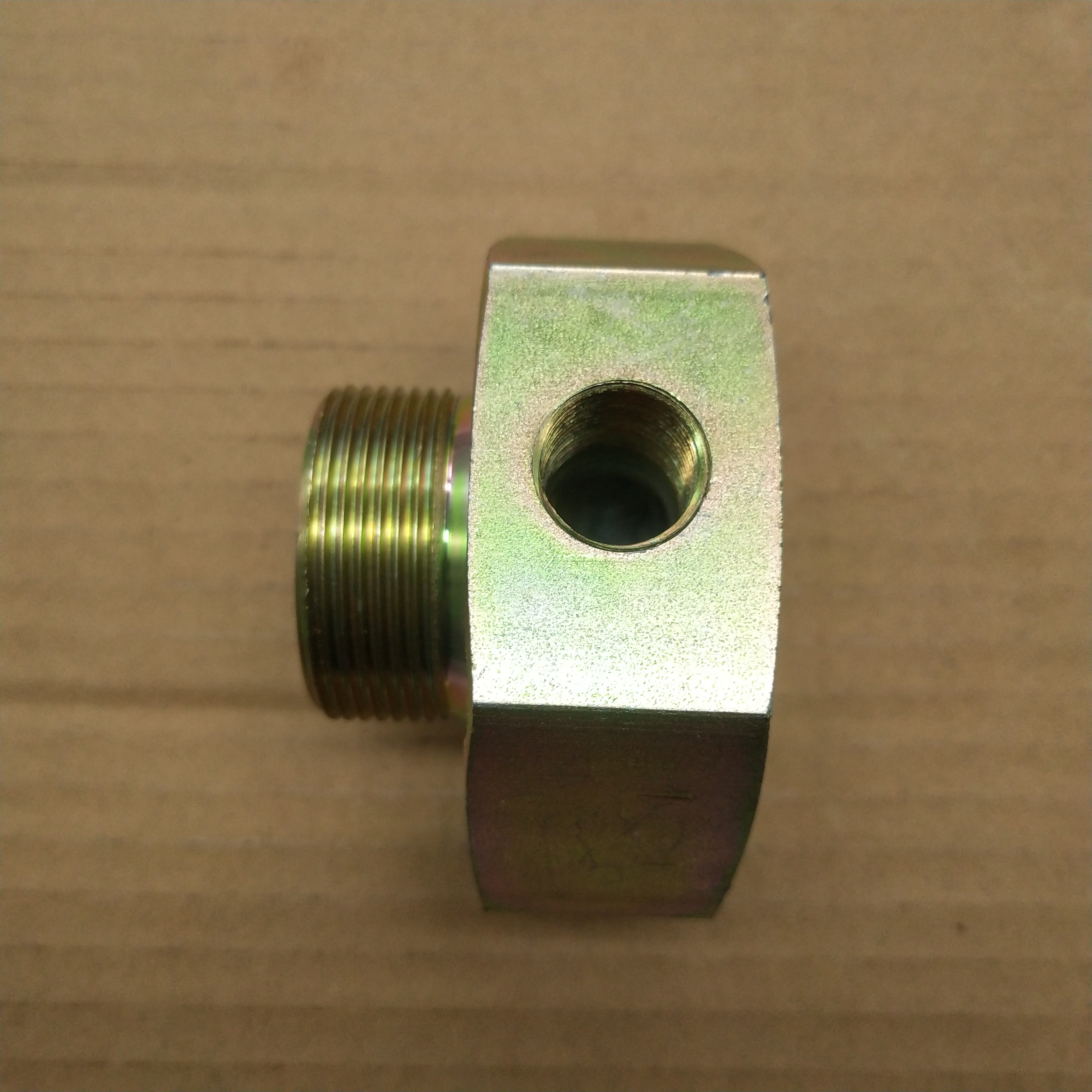 液压蓄能器固定座转侧孔