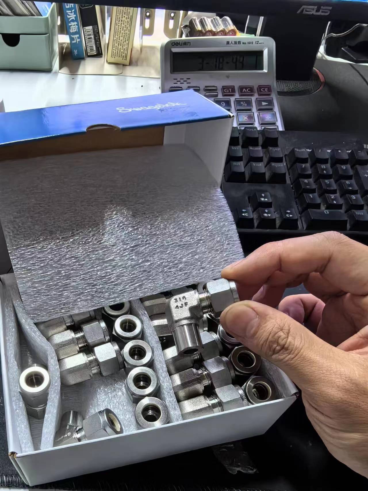 美国Swagelok卡套SS-600-2-4W焊弯头3/8 in.卡套管外径 x 1/4 in