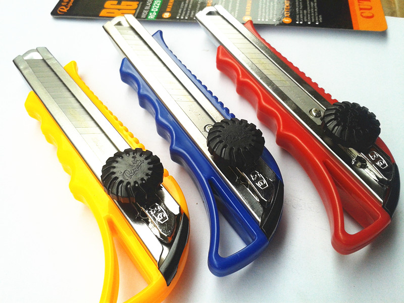 日钢RG-D229 大号工具刀 美工刀 介刀 壁纸刀架裁纸刀工具刀18mm