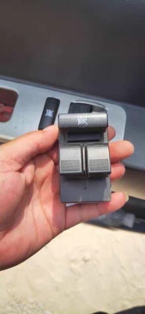 徐工吊车25k5玻璃升降开关25K南汽驾驶室玻璃升降开关原厂配件