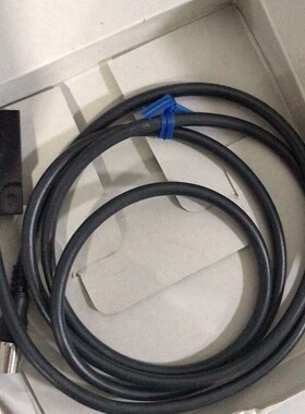 E2J-W10MA欧姆龙接近传感器，全新原包装，工程余货，需