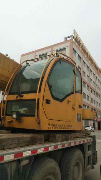 徐工吊车25k5上车门玻璃带黑边16吨12吨25k 徐工吊车操纵室门玻璃