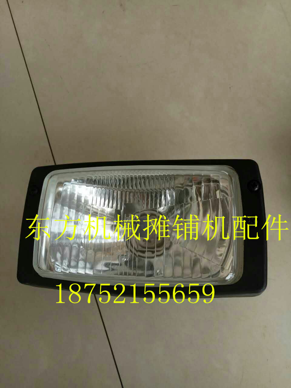 宝马格压路机大灯卡特照图片