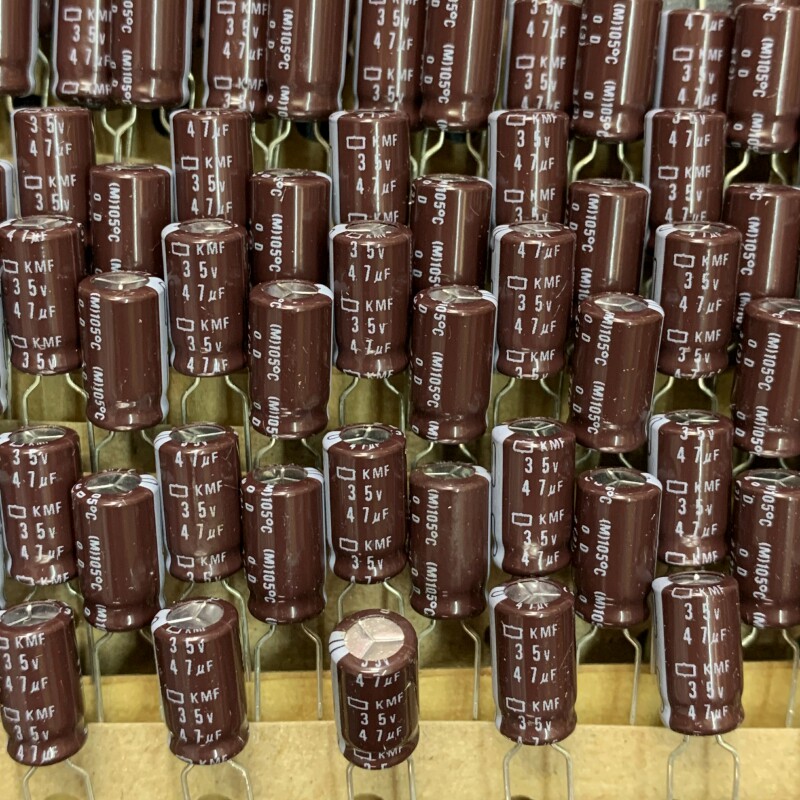 日本化工原装nippon黑金刚35v47uf金装电容47u35v电解电容kmf系列