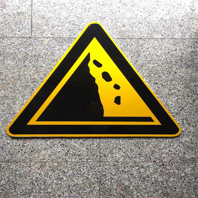 三角交通标志牌让警示施