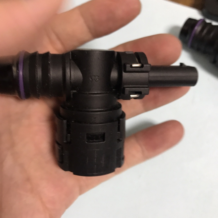 新能源水温传感器接头18mm三通水管接头合众汽车水管插头20 CQC14