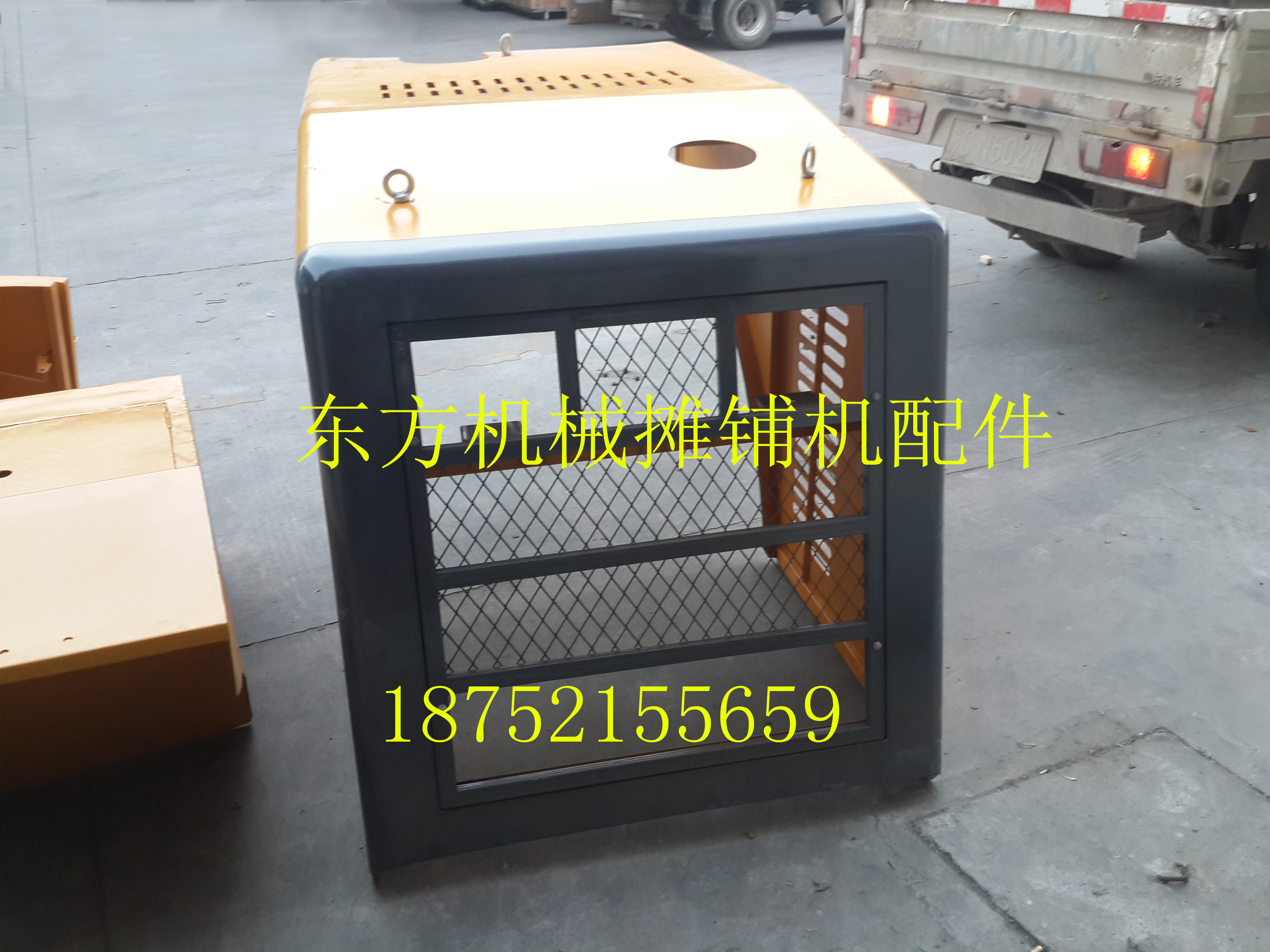 徐工压路机后罩盖发动外