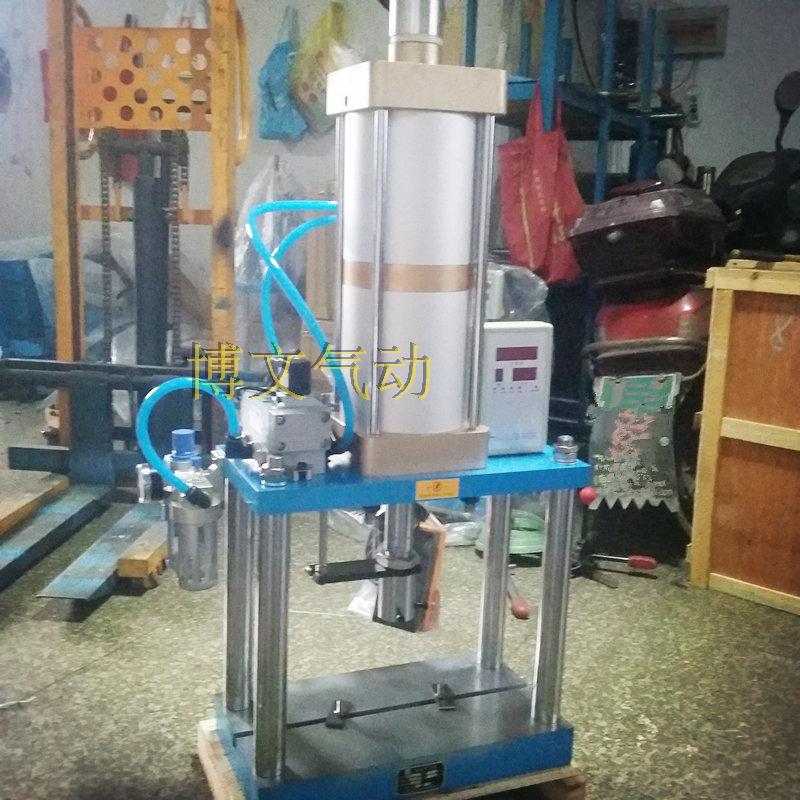 四柱吨气动压力机行程可